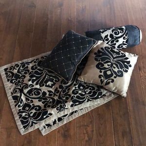 Pillow Shams and accent pillows
